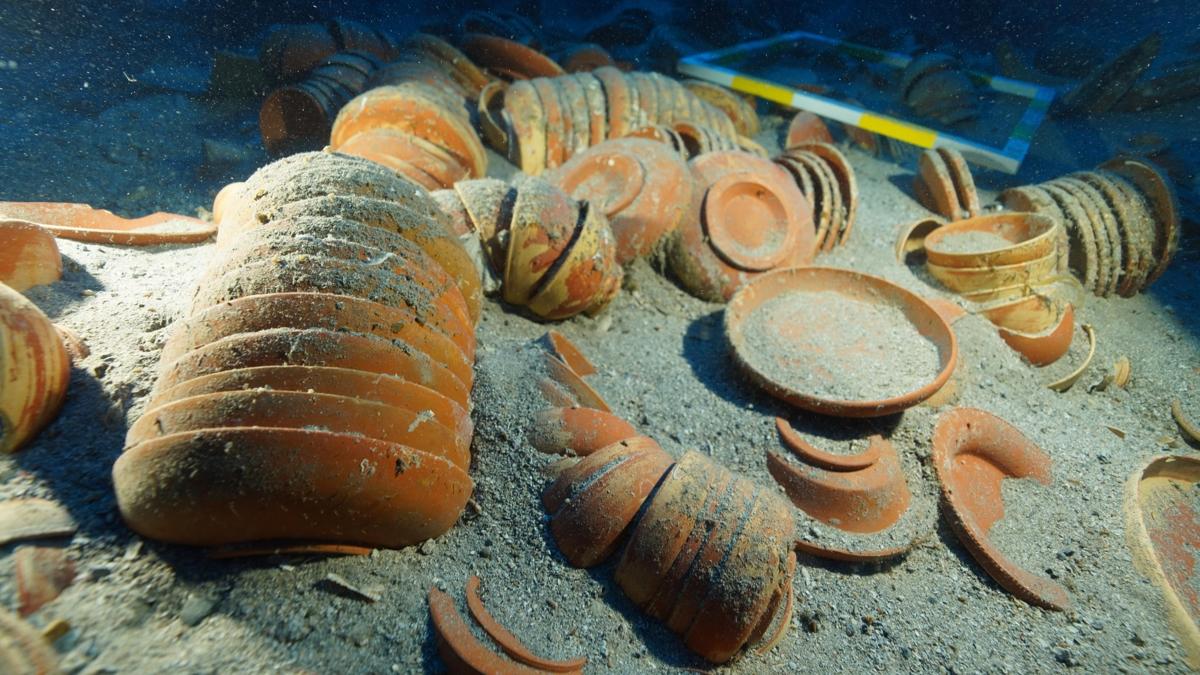 Akdeniz'in derinliklerinden tarih fışkırdı! 2 bin 100 yıllık sofra takımı bulundu
