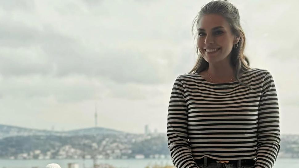 Aslı Enver'den radikal karar! Eşiyle Prag'a taşınıyor
