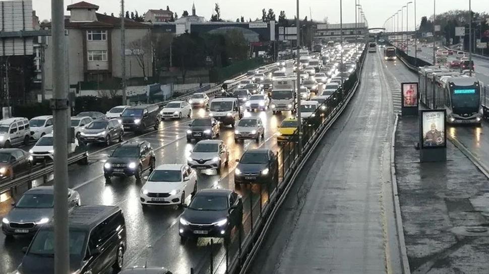 İstanbul'da trafik yoğunluğu yaşanıyor