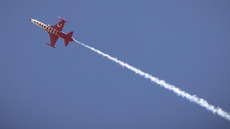 Türk Yıldızları'ndan Malatya'da gösteri uçuşu