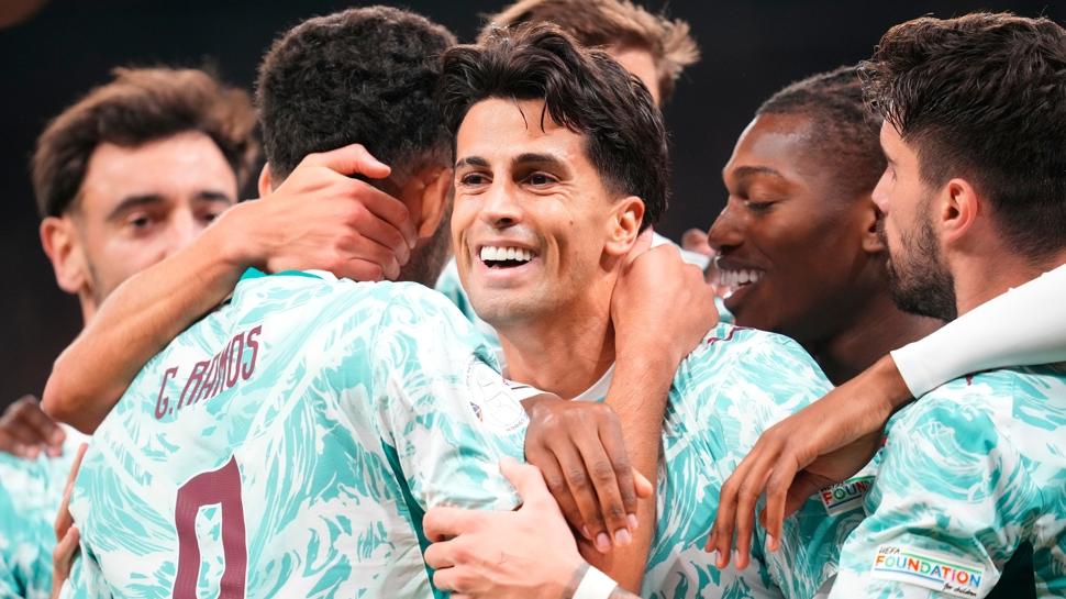 Cristiano Ronaldo'suz Portekiz, Danimarka engelini geçti