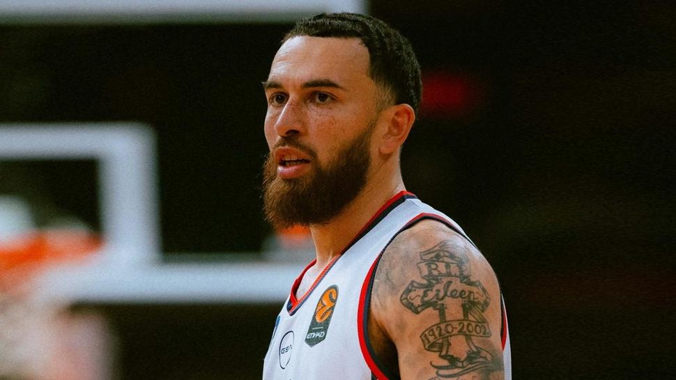 Anadolu Efes'te şok sakatlık! Mike James sedyeyle çıktı