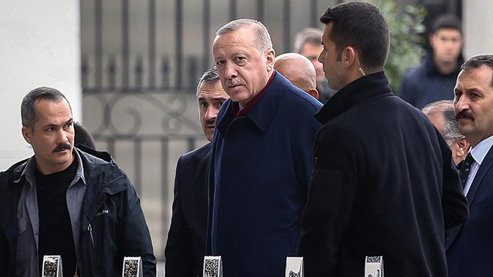 Başkan Erdoğan cuma namazını Kerem Aydınlar Camisi'nde kıldı