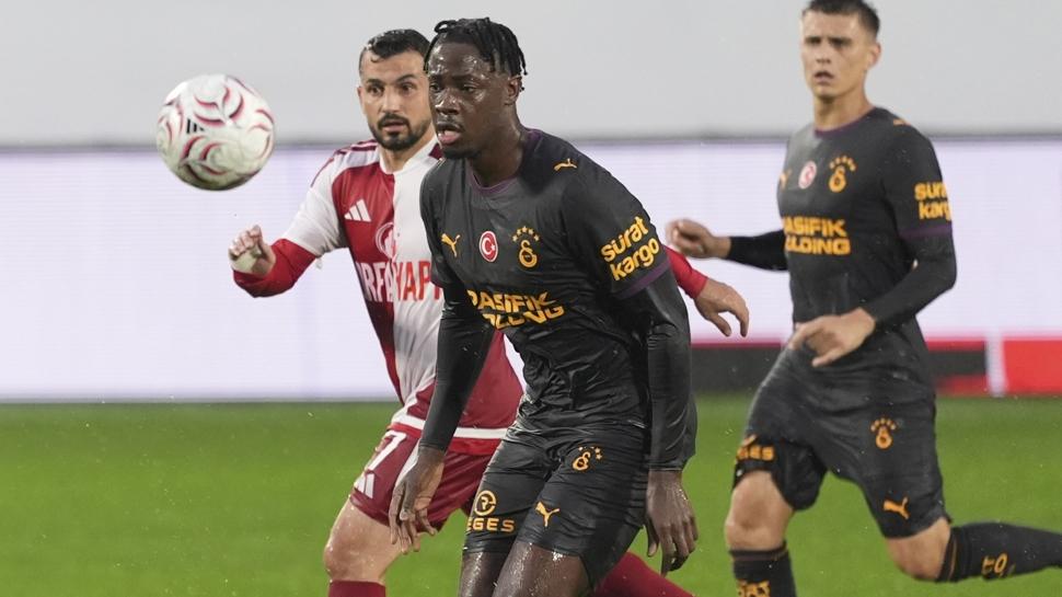 Bitshiabu, Galatasaray formasıyla ilk kez sahaya çıktı