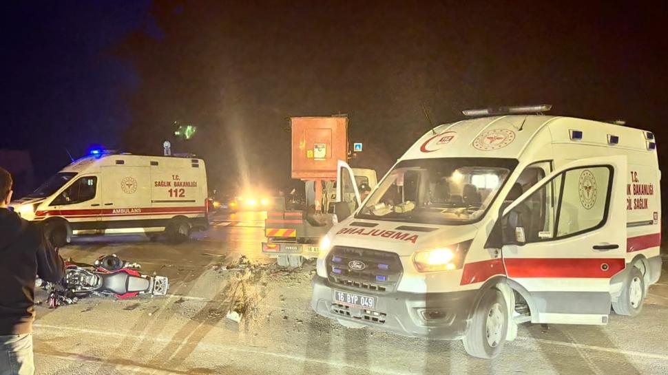 Motosiklet kamyonetle çarpıştı: 1 ölü, 1 ağır yaralı