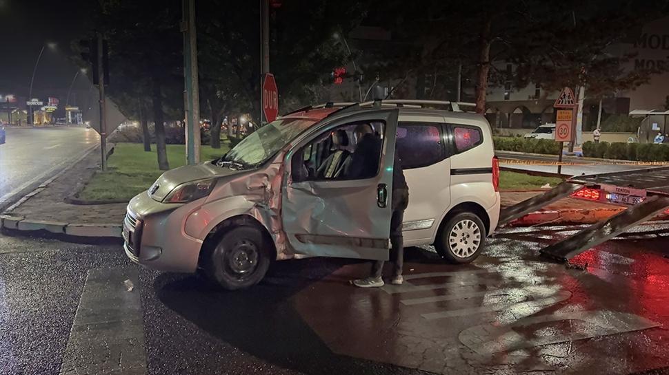 Niğde'de feci kaza: Motosikletle araç birbirine girdi, 2 kişi hayatını kaybetti