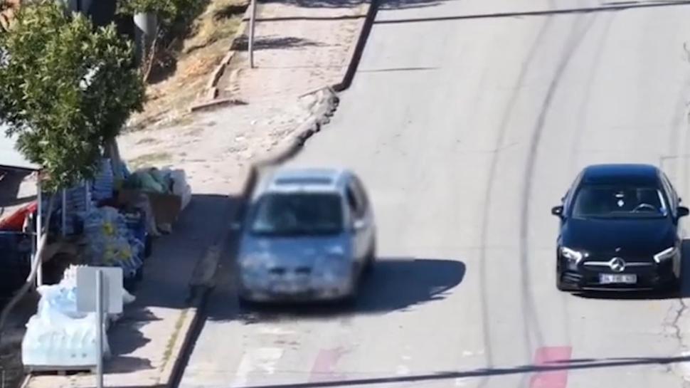 Trafikte “koltuk değiştirme” oyunu drona takıldı: O anlar kamerada