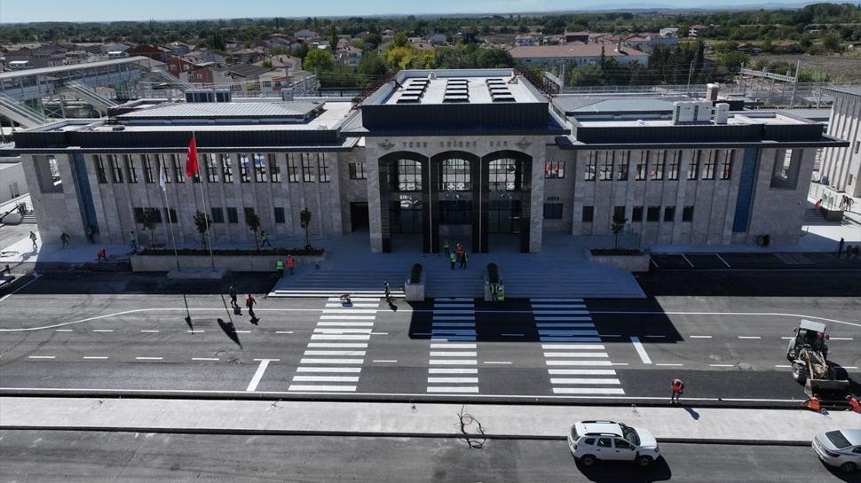 Demir ağlarla Avrupa'ya bağlanıyoruz: Yeni Edirne Garı yolcularını bekliyor