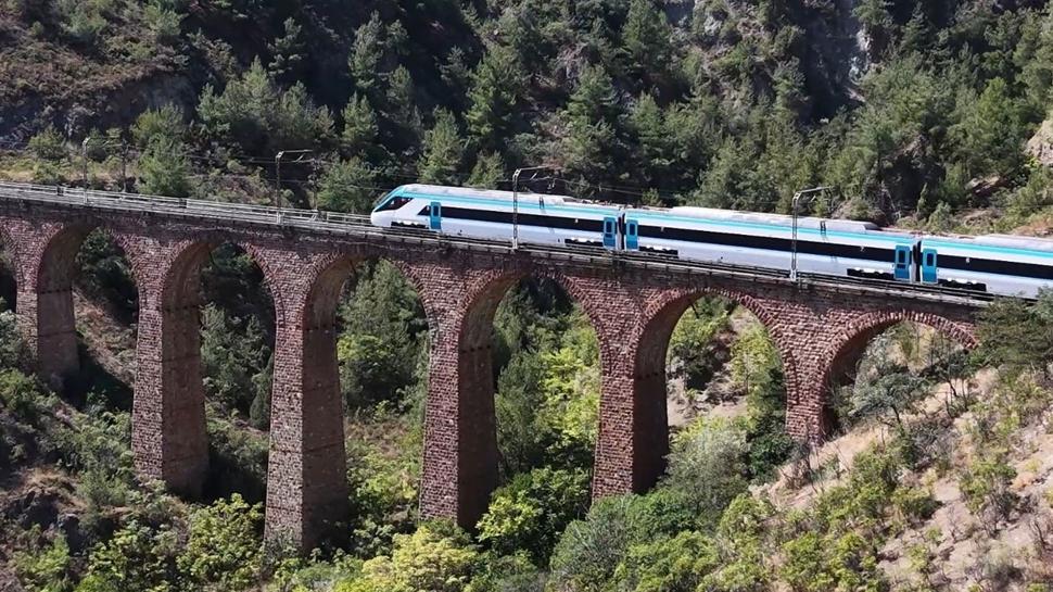 İki yılda 14 yeni Milli Hızlı Tren geliyor! Demiryollarında devrim