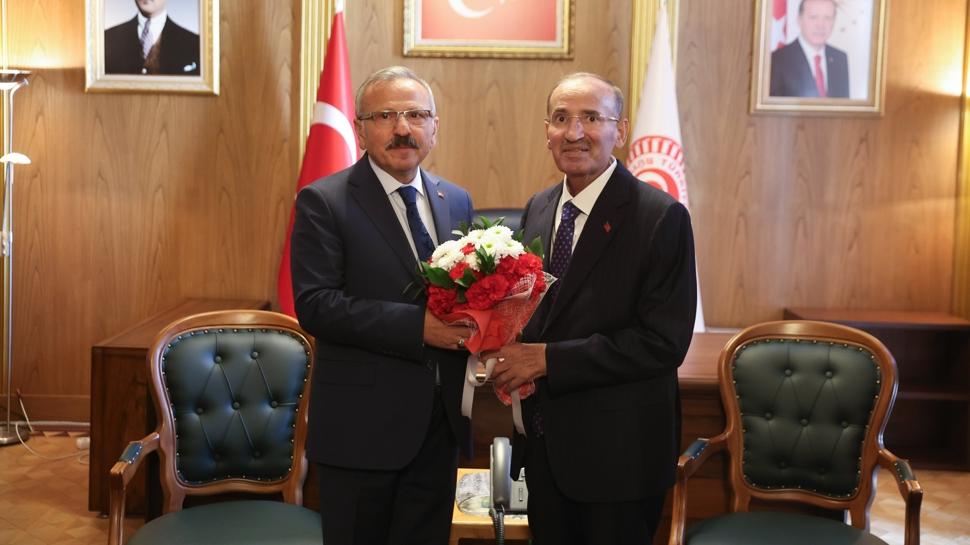 TBMM'de görev değişimi: Bozdağ koltuğu Beyazıt'a devretti