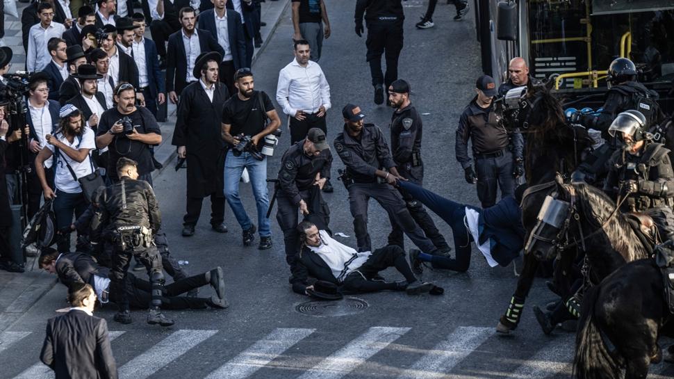 İsrail'de kriz tırmanıyor: Yargı kararı sonrası sokaklar alev aldı