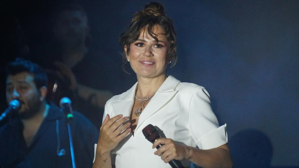 Merve Özbey konserde merdivenden düşmüştü... Tedavisinin bittiğini duyurdu