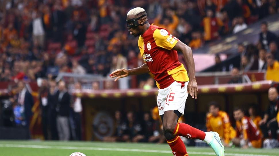Victor Osimhen 35 gün sonra formasına kavuştu