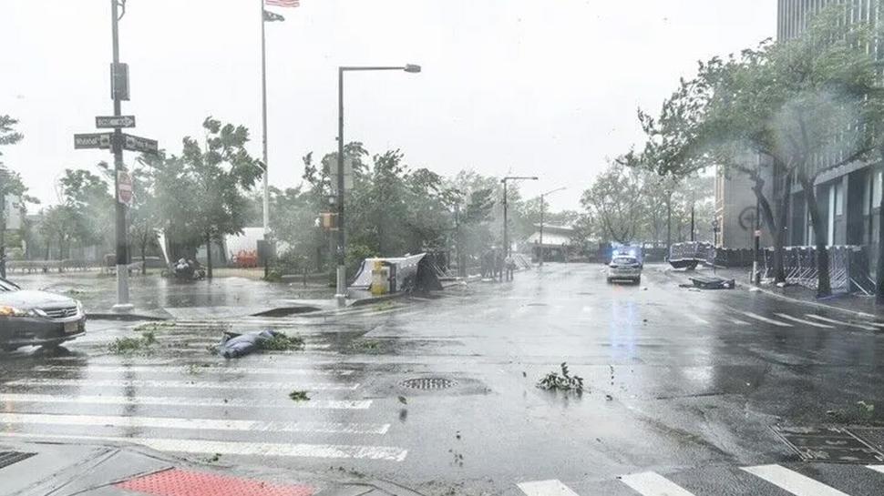 ABD'de kasırga faciası: 2 kişi öldü, 800 binden fazla kişi elektriksiz kaldı