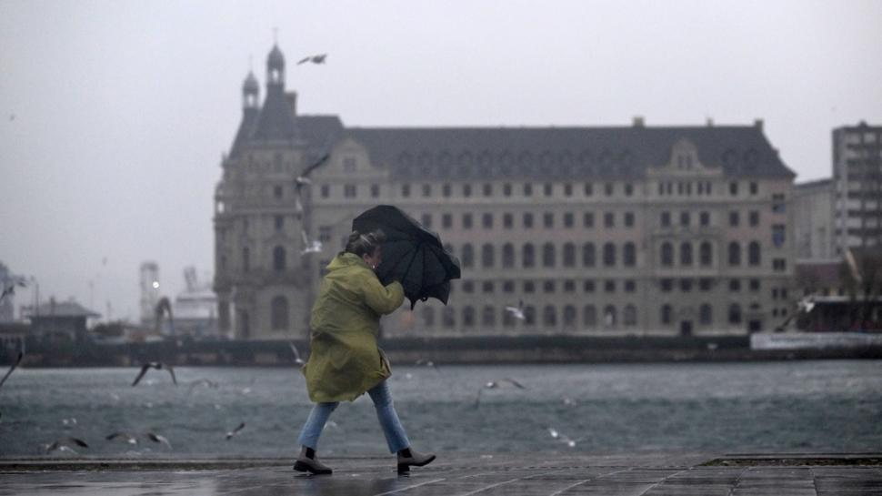 İstanbul'da sağanak alarmı! 45 ile sarı ve turuncu kodlu uyarı