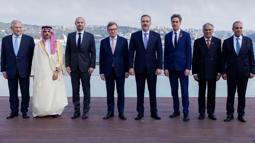 Türkiye'deki tarihi buluşma dünya basınında: Benzeri görülmedi