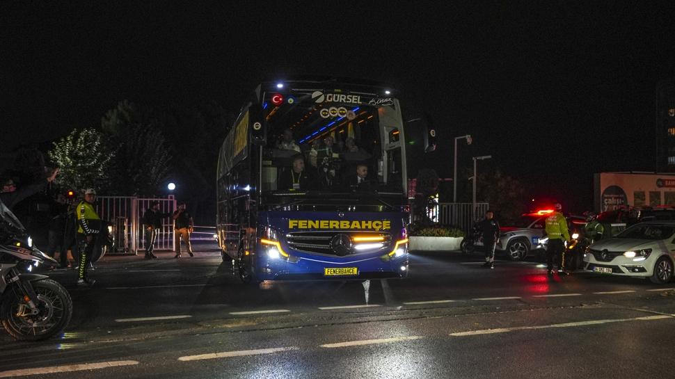 Fenerbahçe kafilesi RAMS Park'a hareket etti