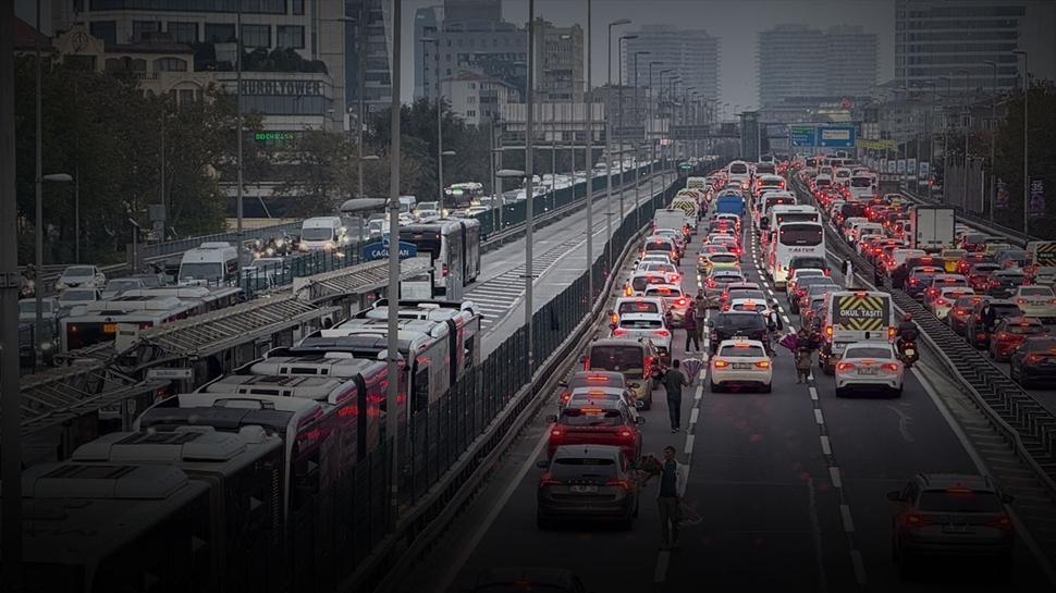 İstanbul kilitlendi! Derbi öncesi trafik yoğunluğu yüzde 72'ye çıktı