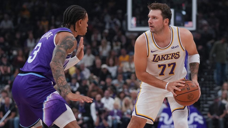 Los Angeles Lakers, Utah Jazz'ı yenerek 3'te 3 yaptı