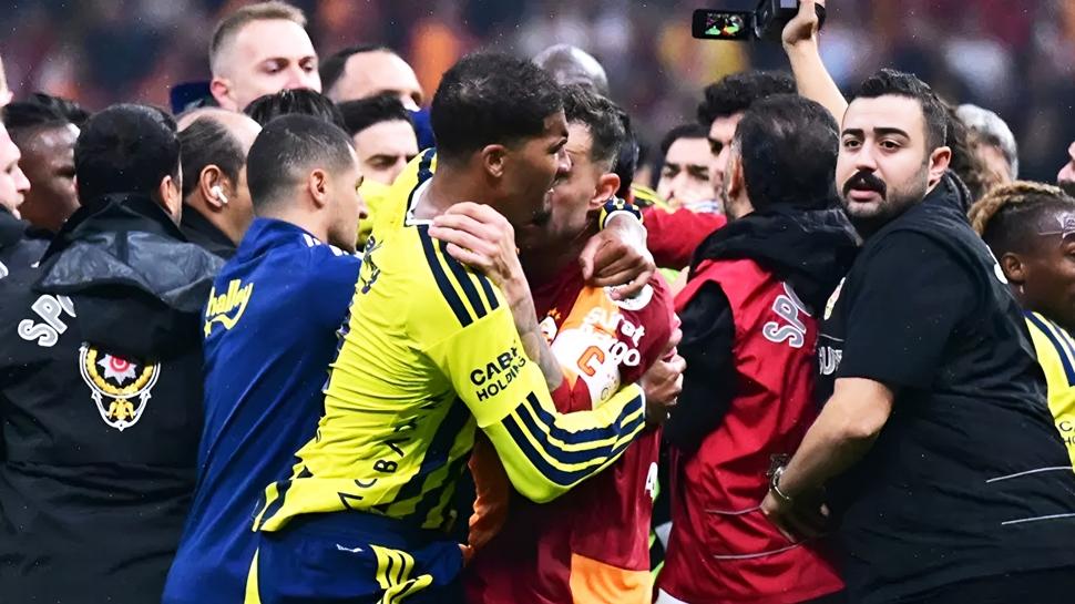 Tüm dünya Galatasaray-Fenerbahçe derbisini konuşuyor! "Vahşi Batı sahneleri gibi"
