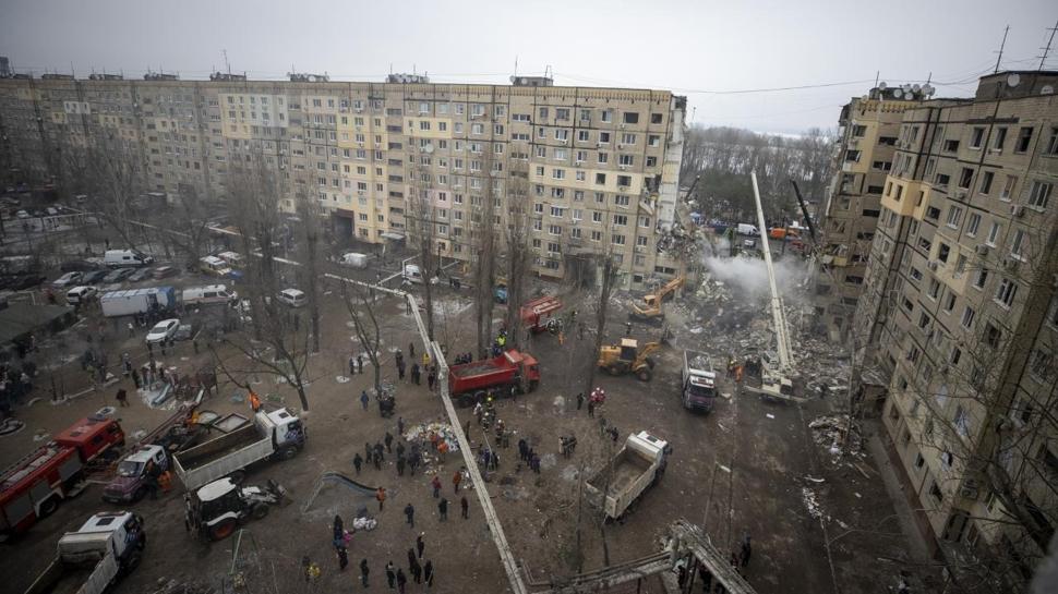 Rusya, Dnipro'da tren istasyonunu vurdu: 13 can kaybı