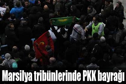 Marsilya tribnlerinde PKK bayra