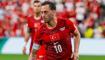 O soru �a�k�na �evirdi! ��te Hakan �alhano�lu'nun Avustralyal� gazeteciye cevab�...