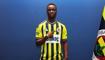 Amara Diouf resmen Fenerbah�e'de! 5 y�ll�k s�zle�me imzaland�