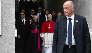 Papa 14. Leo, Kutsal Ruh Katedrali'nde...