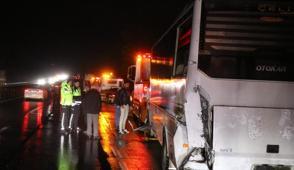 Sakarya'da  can pazar�: 6 ara� birbirine girdi, 12 yaral�