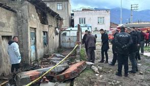 Bursa'da lodos binan�n duvar�n� y�kt�... 1 can kayb�