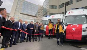 �zmir'de tabela muhalefetin, hizmet h�k�metin! 100 milyarl�k sa�l�k yat�r�m� yap�ld�