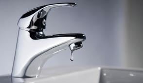 Arnavutk�y'de su kesintisi... O mahallelerde ya�ayanlar dikkat