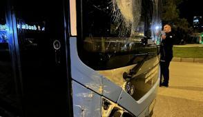 Antalya'da ilgin� kaza... Halk otob�s� otomobil ve yayalara �arpt�