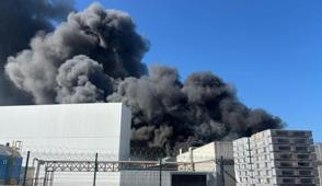 Oyuncak fabrikas�nda yang�n! B�lge bo�alt�ld�