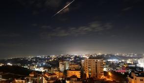 �ran �dengeyi de�i�tirdik� dedi: ABD ve �srail'e ait 200 nokta vuruldu