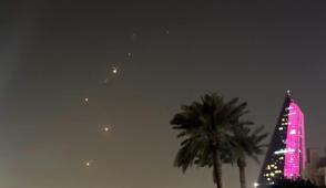 K�rfezde gerilim... Suudi Arabistan'da 12 �HA d���r�ld�