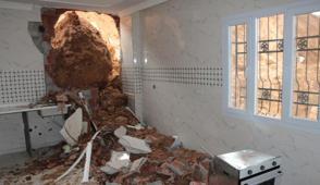 ��rnak'ta faciadan d�n�ld�... Kaya k�tlesi evin �zerine d��t�