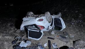 Nev�ehir'de feci kaza: Otomobil �arampole devrildi