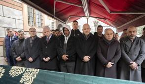 Fatih'te ��ken binada hayat�n� kaybetmi�ti... Semra Urunca son yolculu�una u�urland�