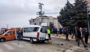 Samsun'da alt� arac�n kar��t��� kaza: 19 ki�i yaral�