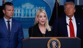 Trump kabinesinde de�i�iklik: Adalet Bakan�n� g�revden ald�