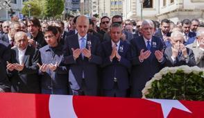 Eski TBMM Ba�kan� Cindoruk topra�a verildi! Devletin zirvesinden son g�rev