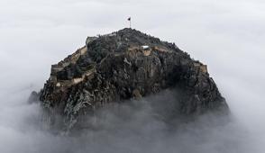 Sisler aras�nda b�yle g�r�n�yor: T�rkiye'de binlerce y�ld�r ayakta duran kale