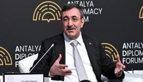 T�rkiye diplomasinin �nc�l���n� yap�yor