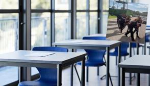 Okulda silah sesi pani�i! 7 ki�i yakaland�