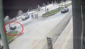 Antalya'da yolda can pazar�: Motosikletli gen� minib�s�n alt�nda kald�