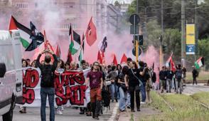Milan sokaklar� Sumud i�in ayakta... Aktivistlerin g�zalt�na al�nmas�na d�nyadan tepkiler b�y�yor