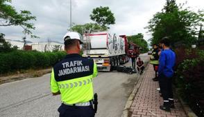 Antalya'da feci kaza: 19 ya��ndaki gen� t�r�n alt�nda can verdi