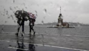 Dolu ve sa�anak ya��� �stanbul'u vurdu! Vatanda�lar zor anlar ya�ad�